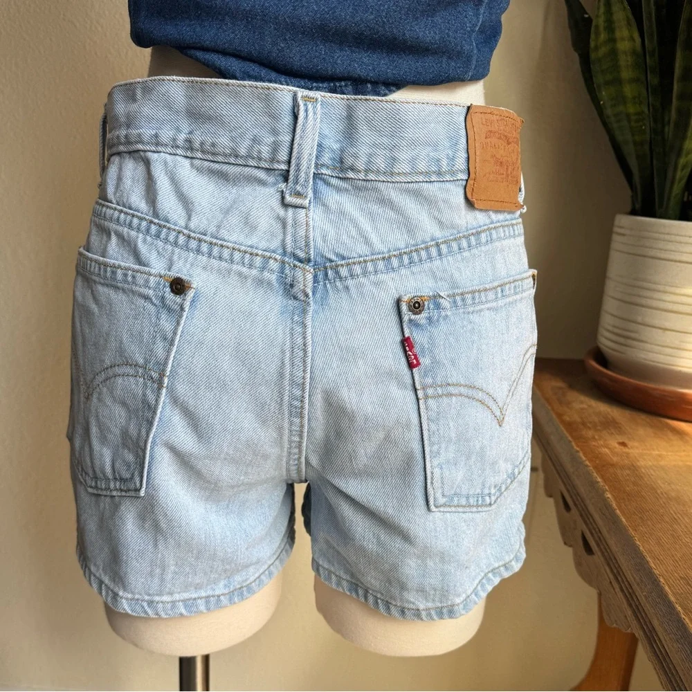 Vintage Levi’s Button-Fly Denim‎ Shorts Light Wash Y2K Cutoffs all-cotton 13 jr